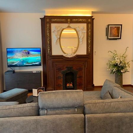 Botanique Suites Airbnb, Антверпен Екстериор снимка