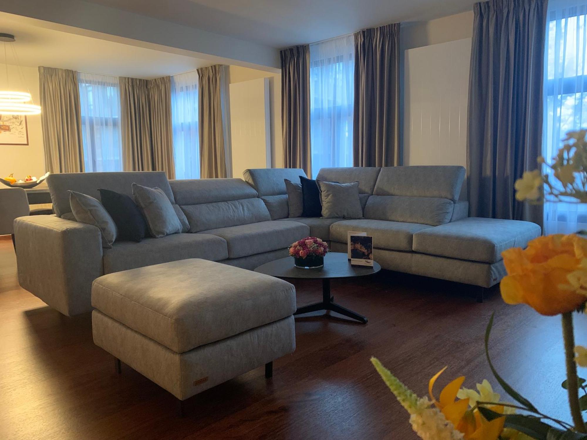 Botanique Suites Airbnb, Антверпен Екстериор снимка