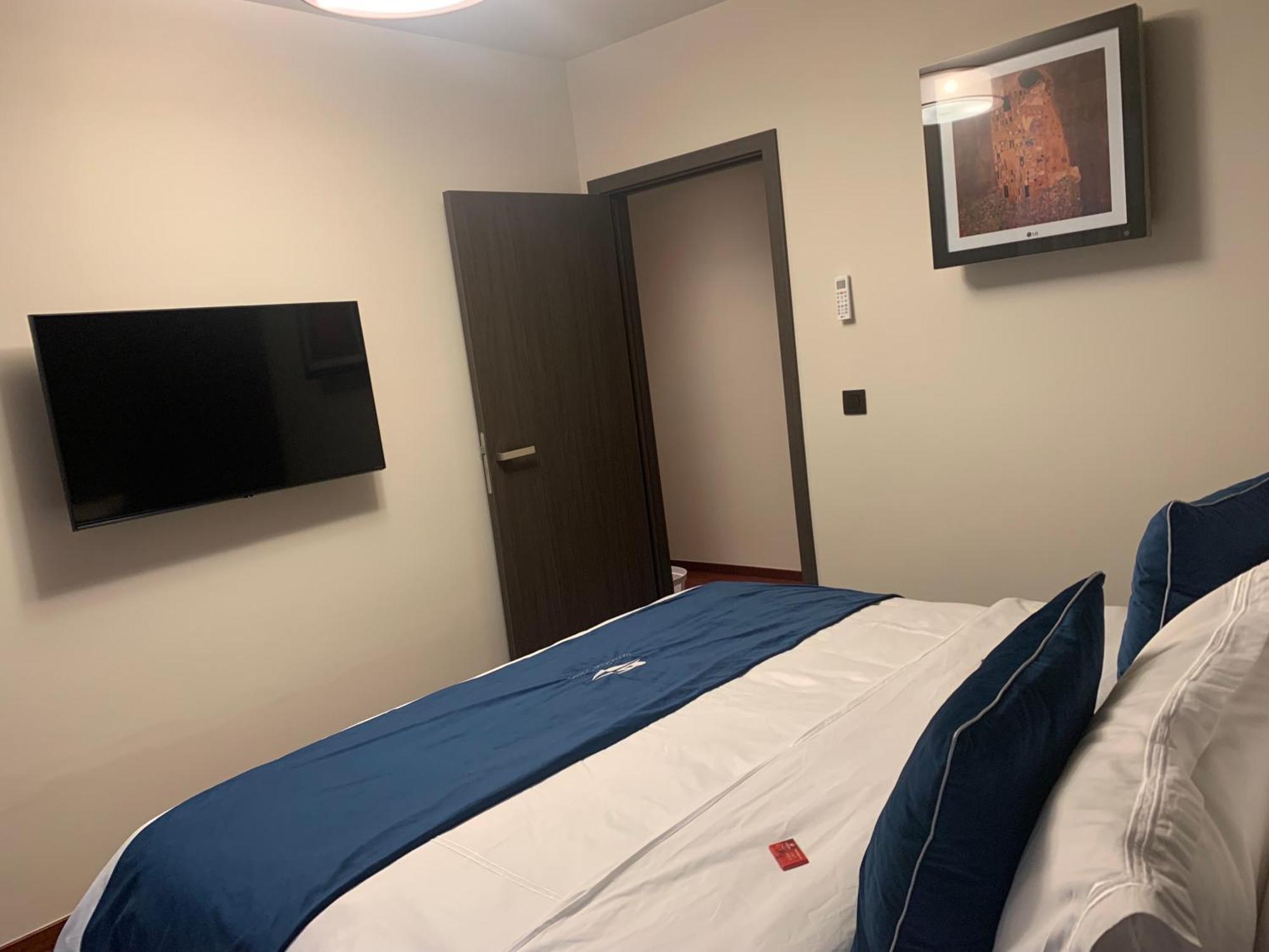 Botanique Suites Airbnb, Антверпен Екстериор снимка