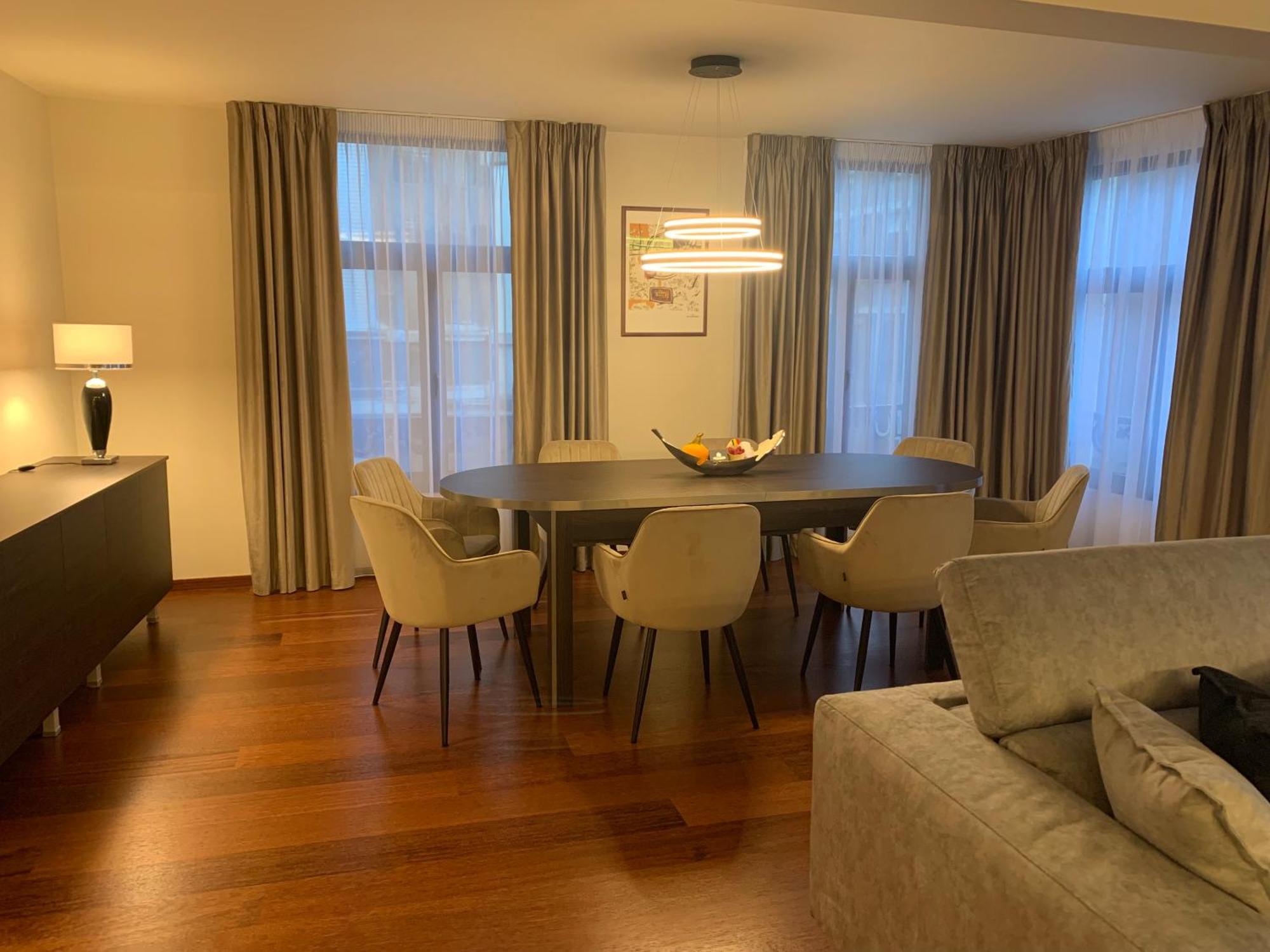 Botanique Suites Airbnb, Антверпен Екстериор снимка