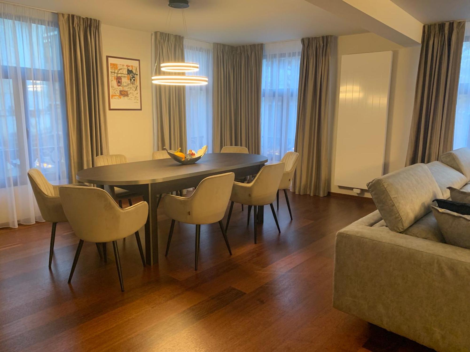 Botanique Suites Airbnb, Антверпен Екстериор снимка