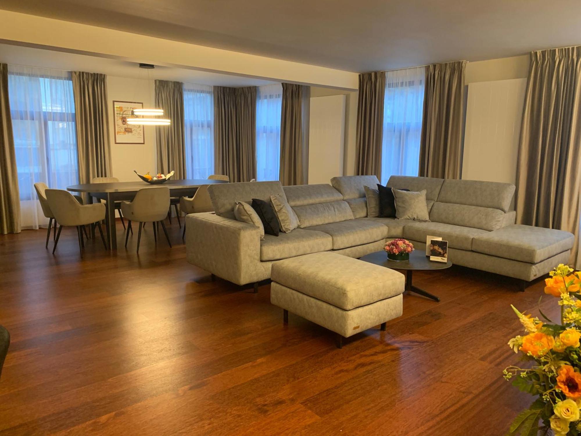 Botanique Suites Airbnb, Антверпен Екстериор снимка