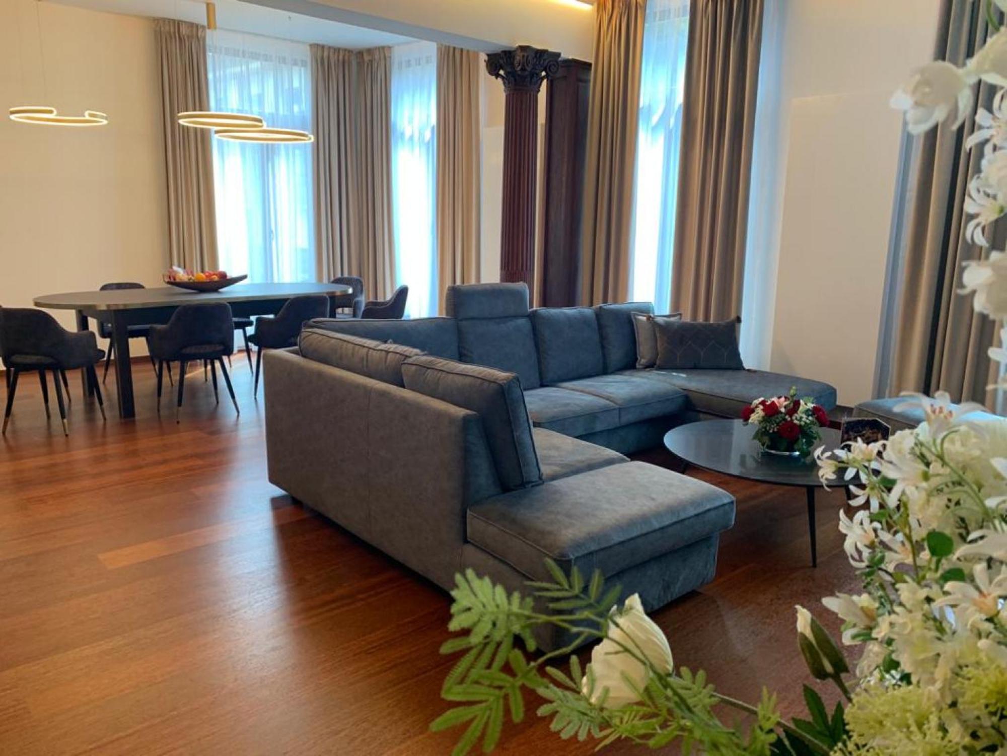 Botanique Suites Airbnb, Антверпен Екстериор снимка