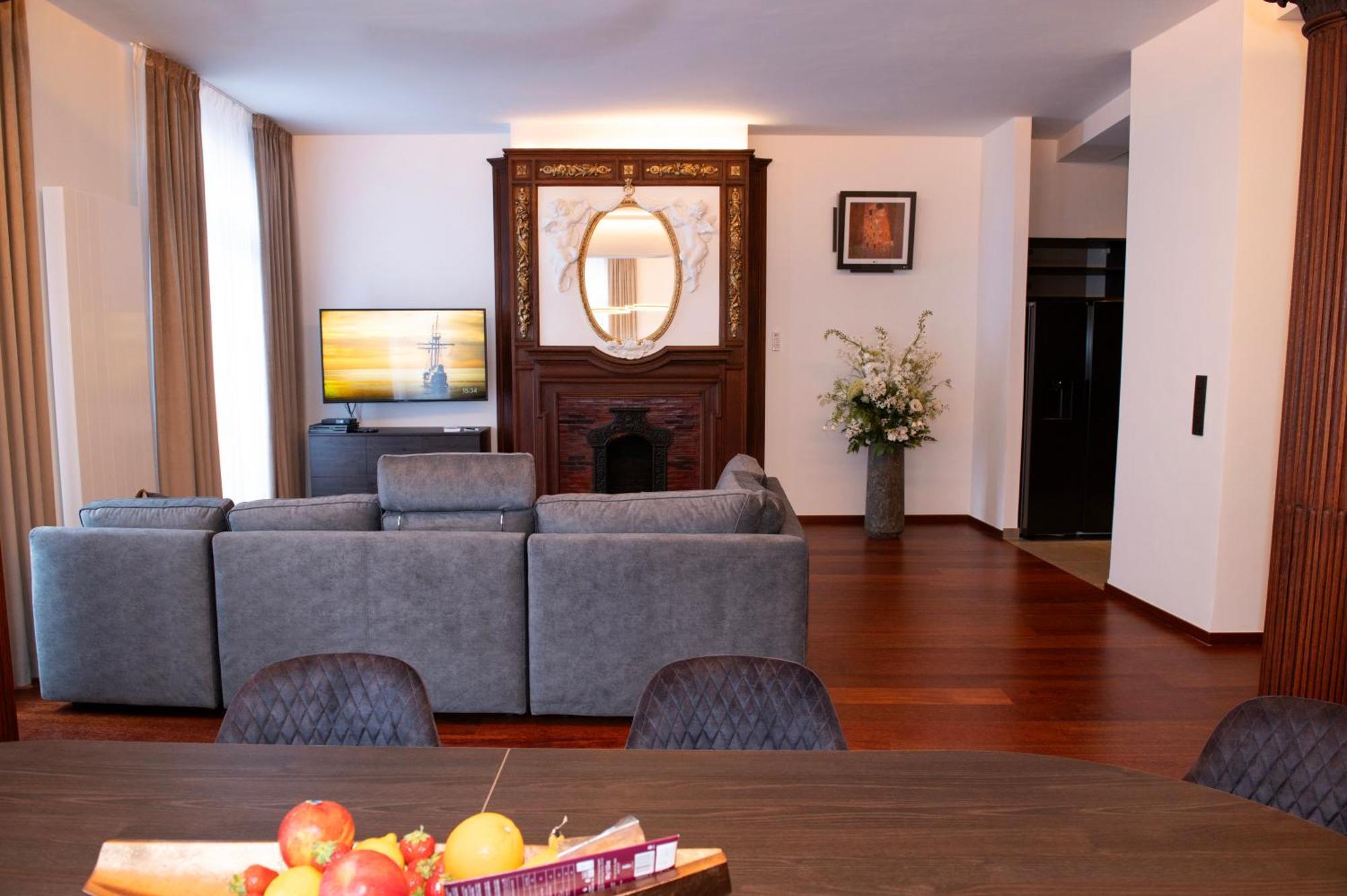 Botanique Suites Airbnb, Антверпен Екстериор снимка