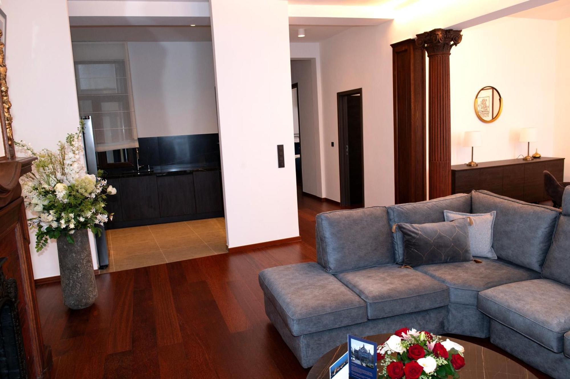 Botanique Suites Airbnb, Антверпен Екстериор снимка