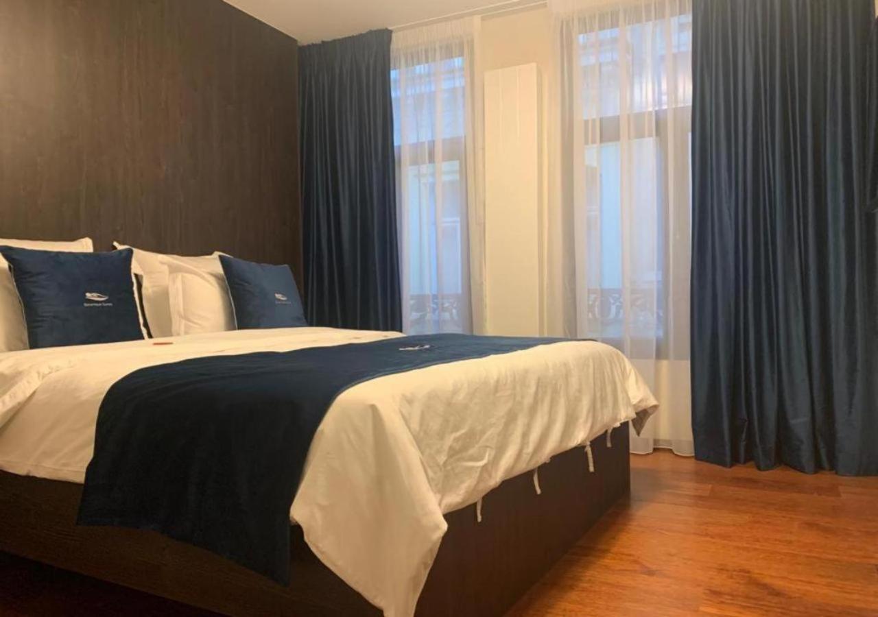 Botanique Suites Airbnb, Антверпен Екстериор снимка