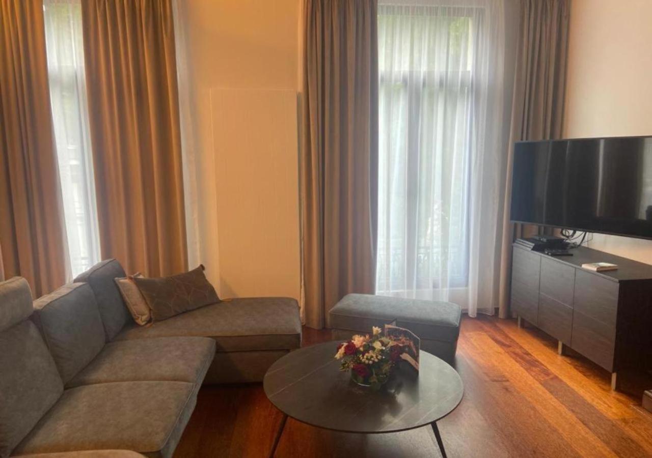 Botanique Suites Airbnb, Антверпен Екстериор снимка
